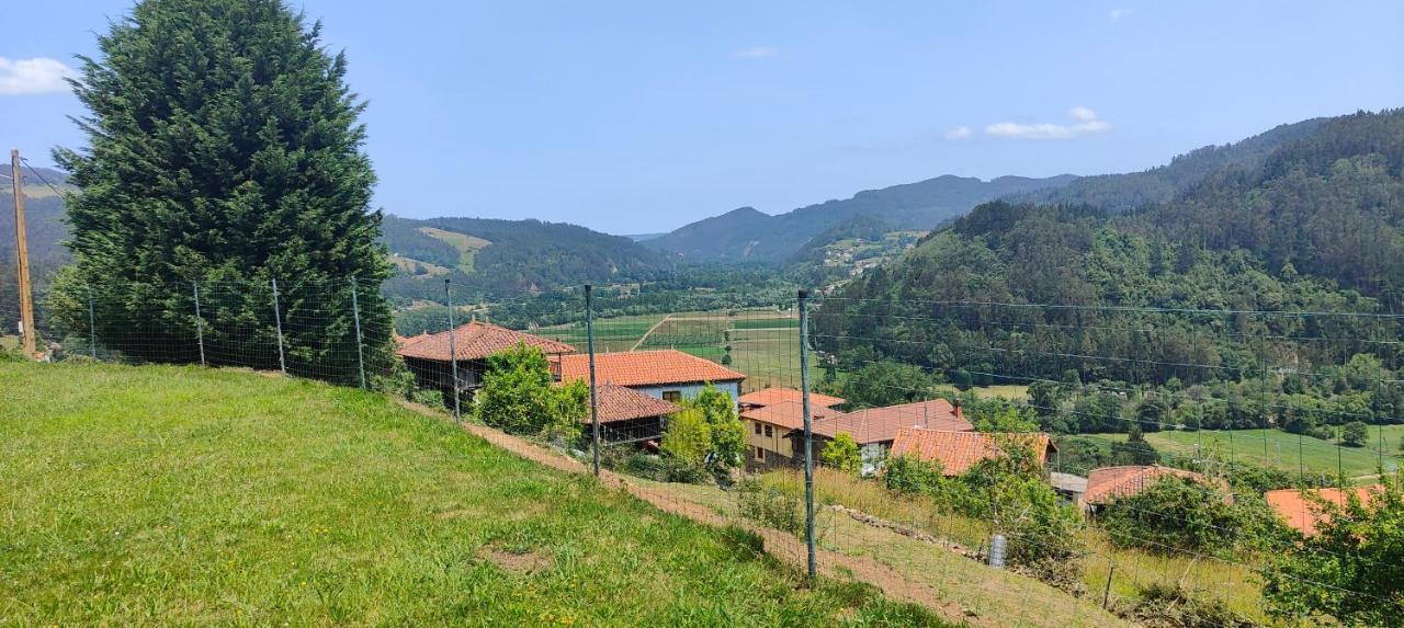 La Casita De Titi Villa Pravia Bagian luar foto