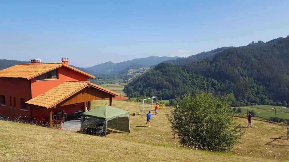 La Casita De Titi Villa Pravia Bagian luar foto